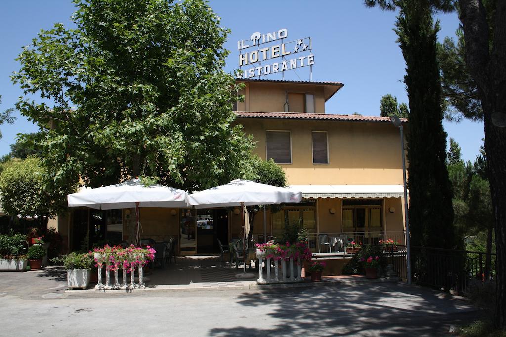 Hotel Ristorante Il Pino Chiusi Bagian luar foto