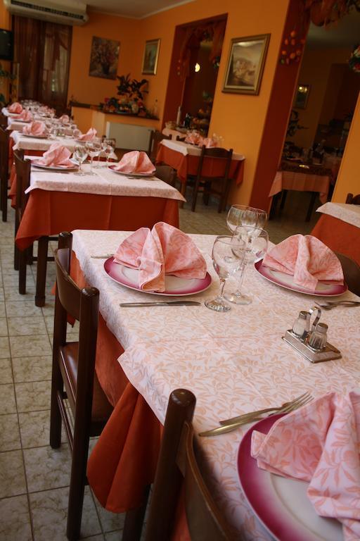 Hotel Ristorante Il Pino Chiusi Bagian luar foto